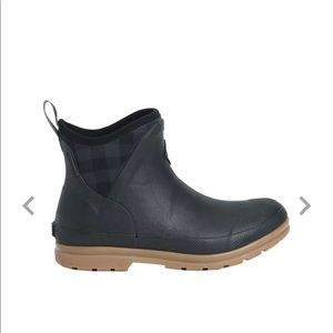 Muck boots ankle plaid